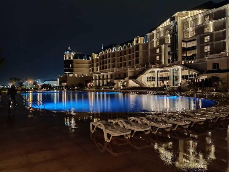 Tolip El Forsan Hotel Ismailia Exterior foto The hotel at night