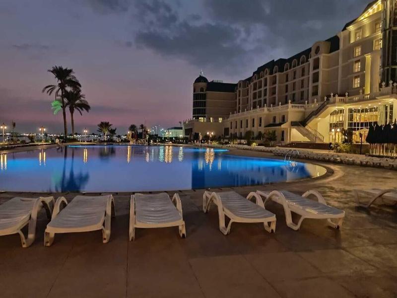 Tolip El Forsan Hotel Ismailia Exterior foto The pool at the hotel